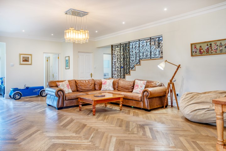 6 Bedroom Property for Sale in Constantia Western Cape